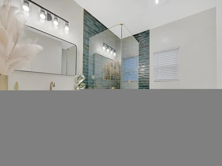 213 Peek St — Photo 8