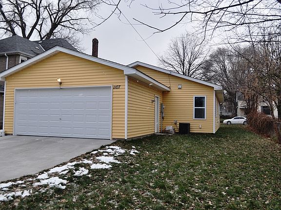 3rd image of 1107 Ross Ave
