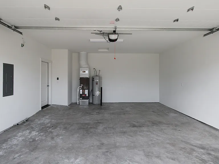 579 SE Shire Ln — Photo 16
