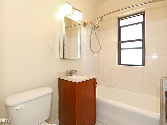 4th image of 4614 N Paulina St #Unt107