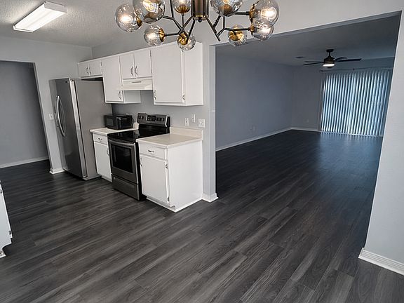 Dining room.