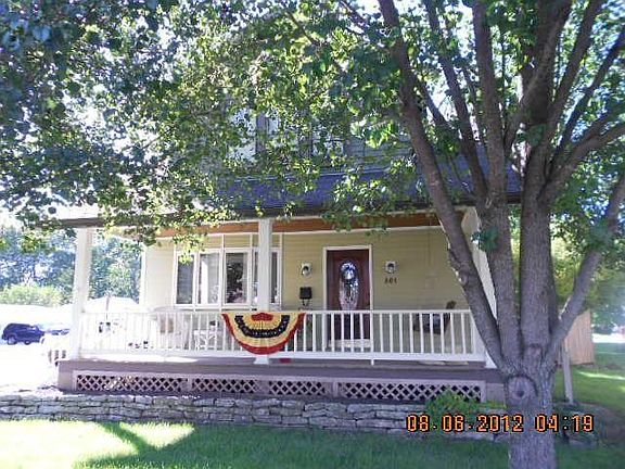 3rd image of 801 Forest Ave