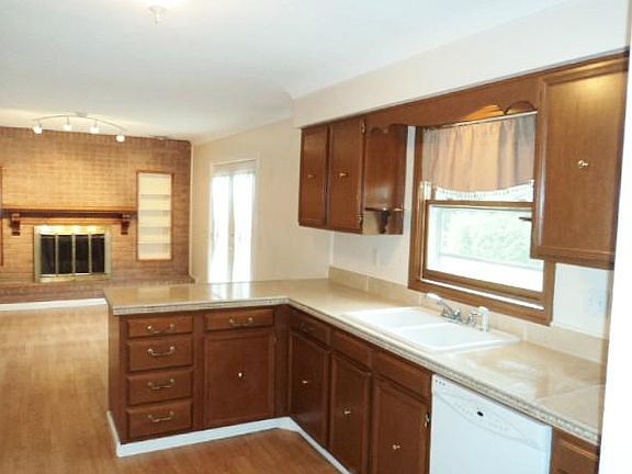 2nd image of 516 Donbar Dr