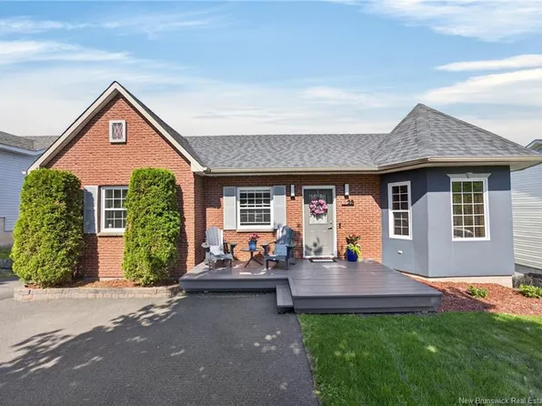 25 Glen Eyre Ct, Fredericton, NB E3C 2P7