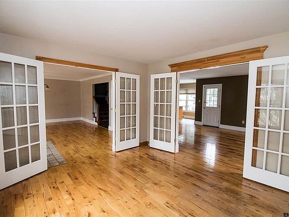 3rd image of 14 Hendrik Hudson Way