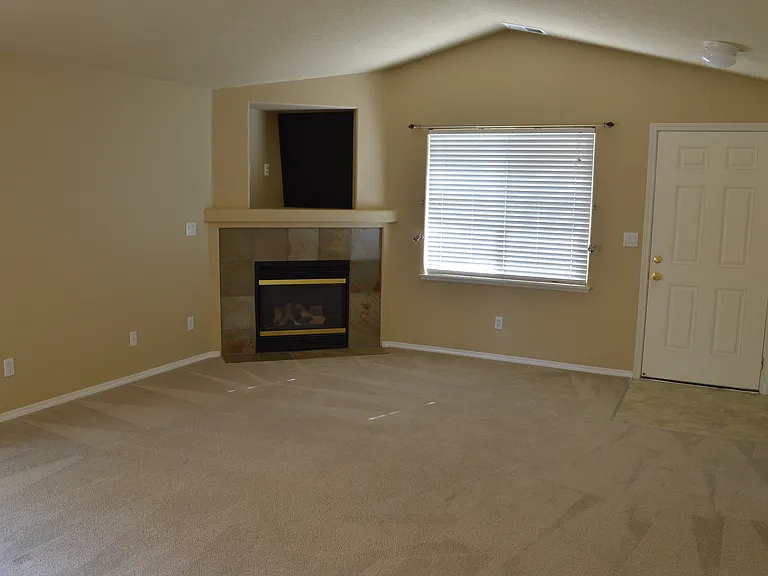 61121 Larkspur Loop — Photo 3