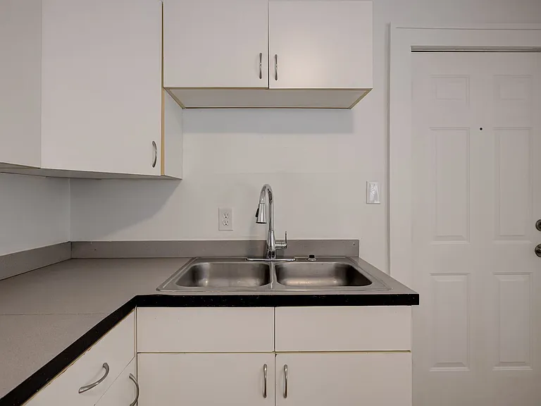 311 S Webster Ave — Photo 13