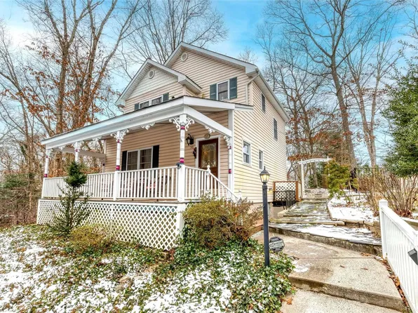 50 Setauket Trail, Ridge, NY 11961