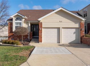 1938 Bennington Common Dr, Saint Louis, MO 63146