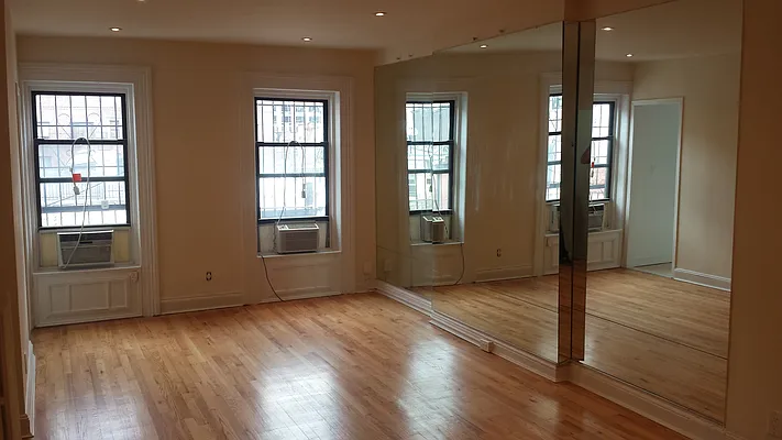 Rented by Green Line Realty | media 22