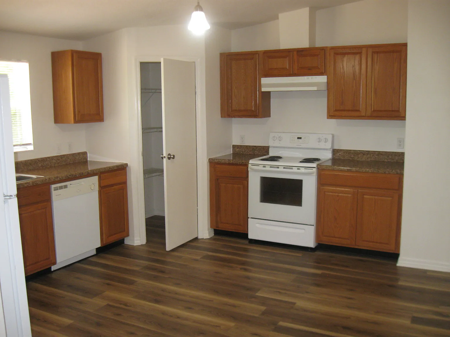 3 bed, 1680 sqft, $1,700 — Photo 2