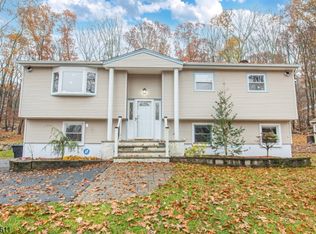 40 Brookwood Rd, Stanhope, NJ 07874