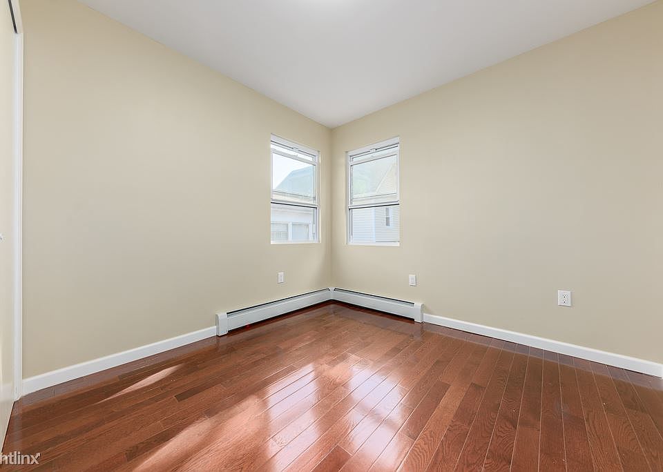 1792 E 48th St-04