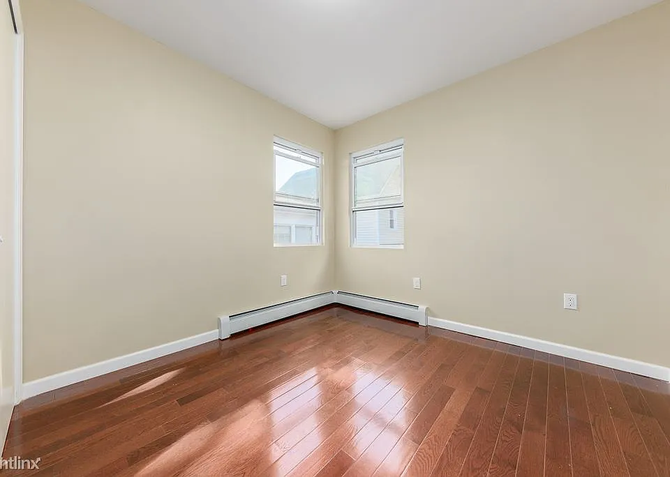 1792 E 48th St-04