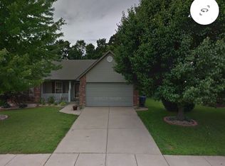 230 Alexandria Dr, Saint Charles, MO