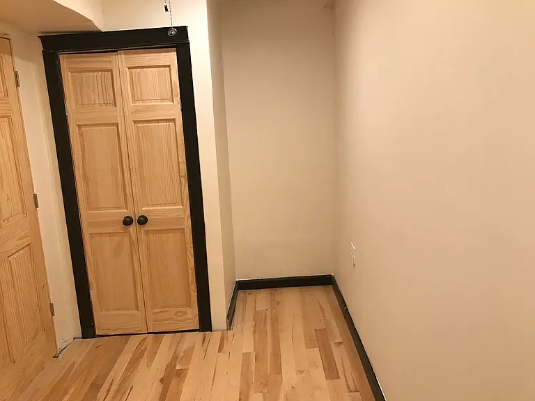 9616 S Exchange Ave #1R — Photo 10