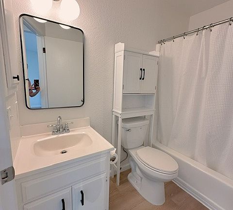 5th image of 18823 Beatrice Dr S Unit A