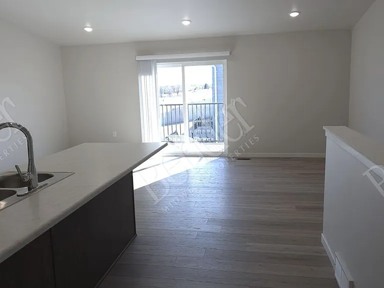 Windmill Flats Townhomes - Up to 2 Months Free! — Photo 9