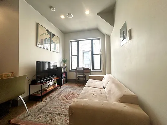 Rented by Pear NYC LLC | media 1