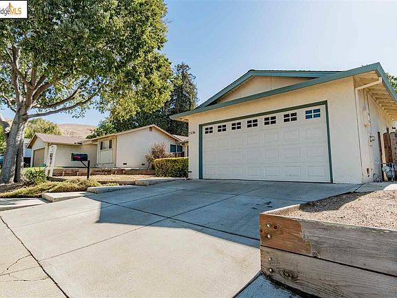 5th image of 2136 Mesa Verde Dr