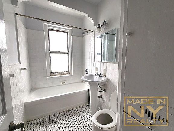 5th image of 8447 118th St APT 5F