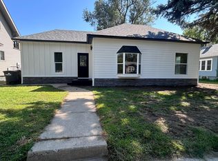 813 W 3rd Ave, Mitchell, SD 57301