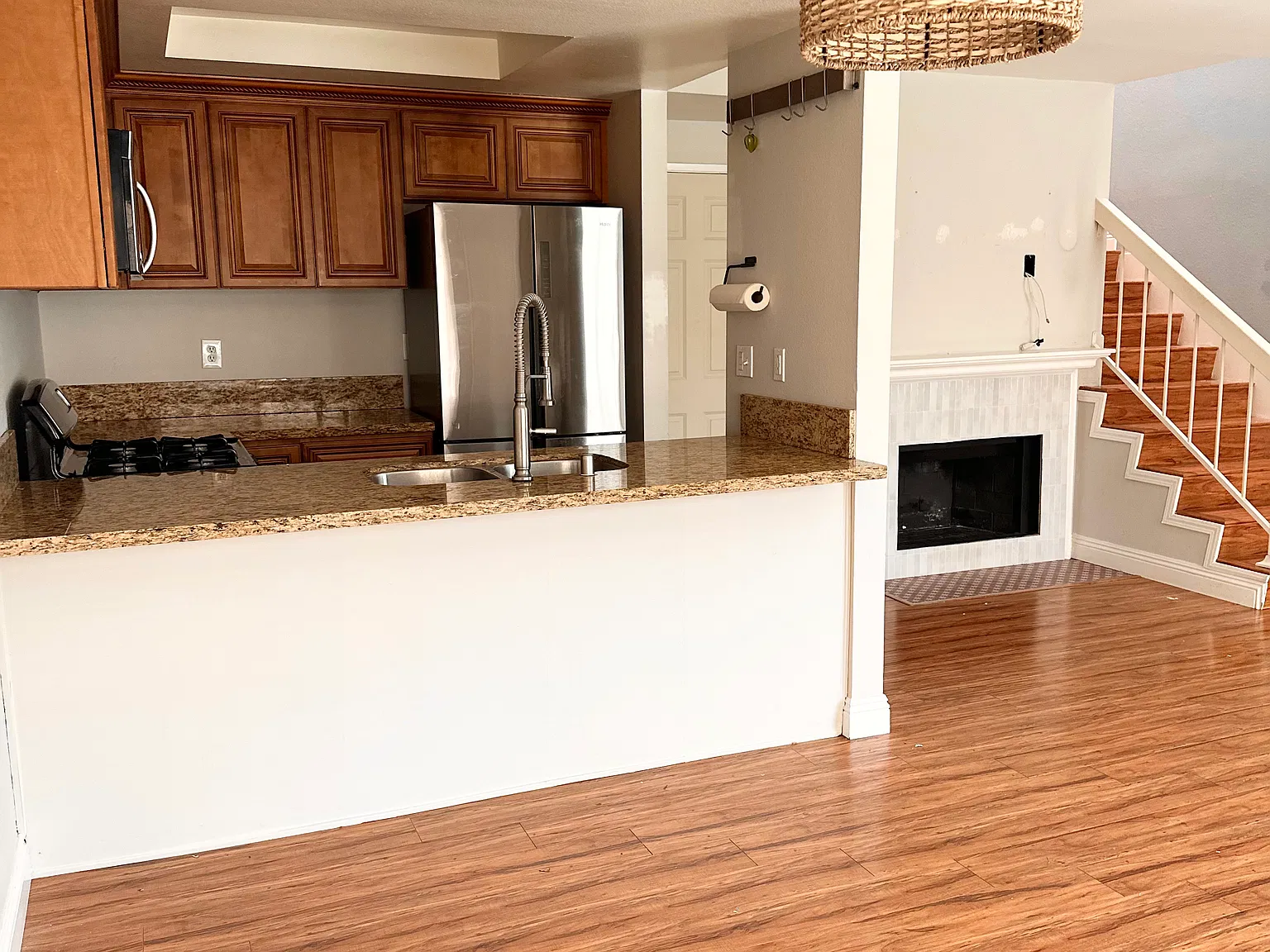 3 bed, 1189 sqft, $4,250 — Photo 3