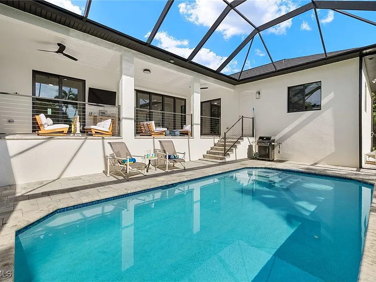 5240 Tower Dr — Photo 3
