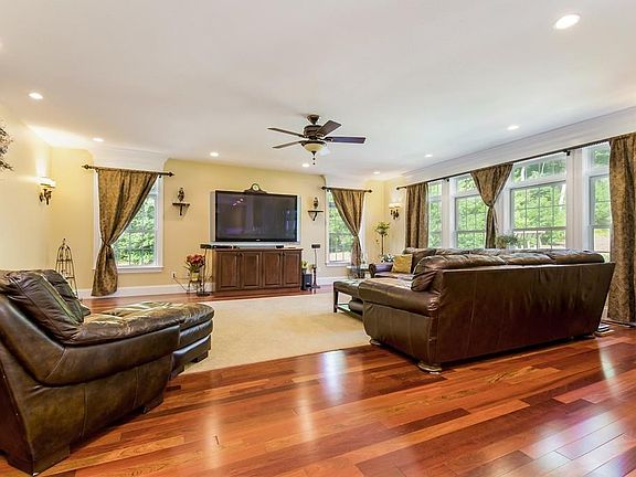 4th image of 50 Opal Cir
