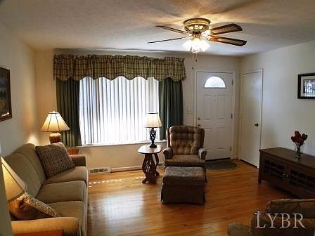 5th image of 512 Savannah Ave