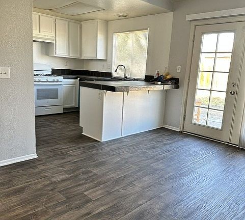 3rd image of 3735 Hollowglen Dr
