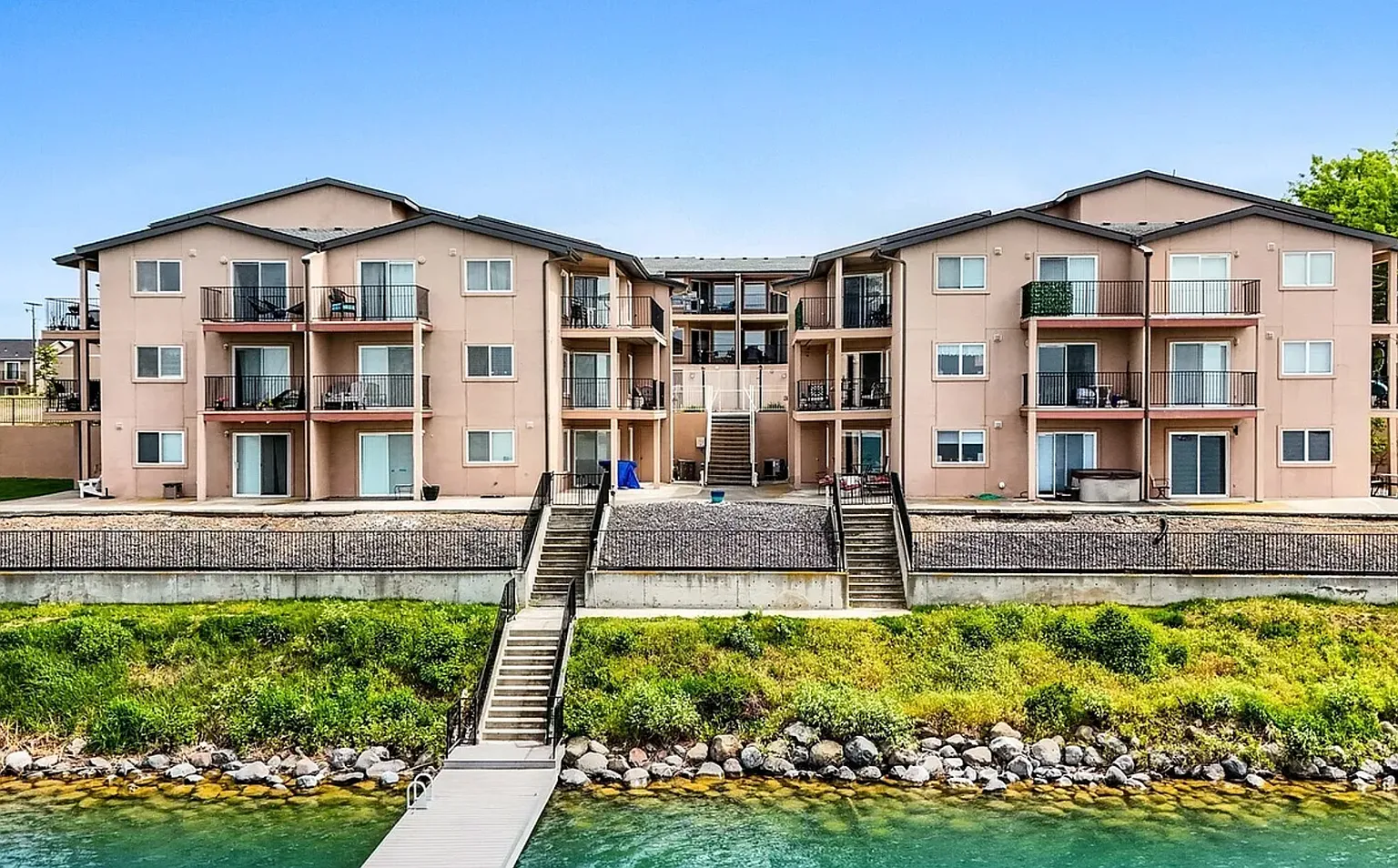 Lake Front Condo! Available NOW! — Photo 1