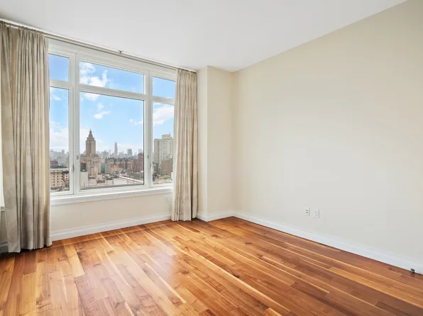 2150 Broadway image 9 of 27