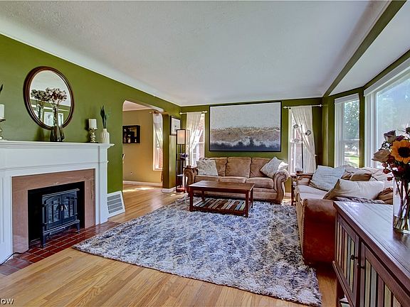 5th image of 16204 W Park Rd