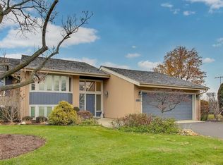 211 Briarwood Pass, Oak Brook, IL 60523