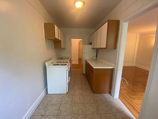 5th image of 4129 46th St APT 3J
