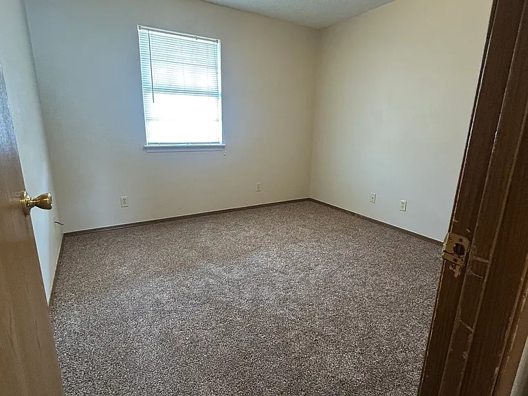500 Shady Grove Rd #6 — Photo 7