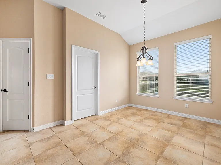 4917 Pyrenees Pass — Photo 2