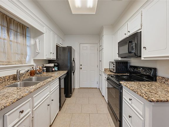 5th image of 3300 Dallis Dr
