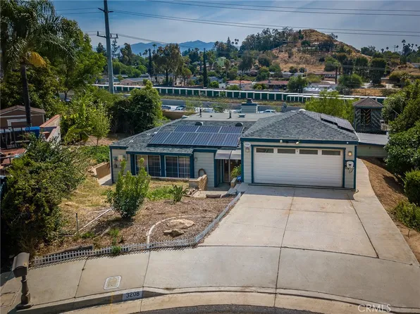 3208 Gibraltar Dr, Riverside, CA 92506
