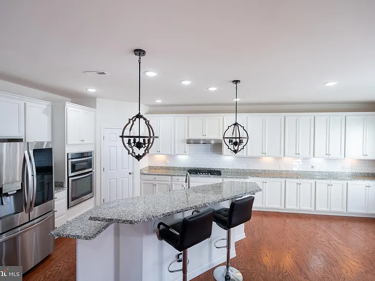 610 Kent Ct — Photo 9