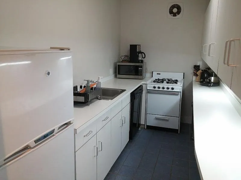 2 bed, 600 sqft, $3,800 — Photo 4