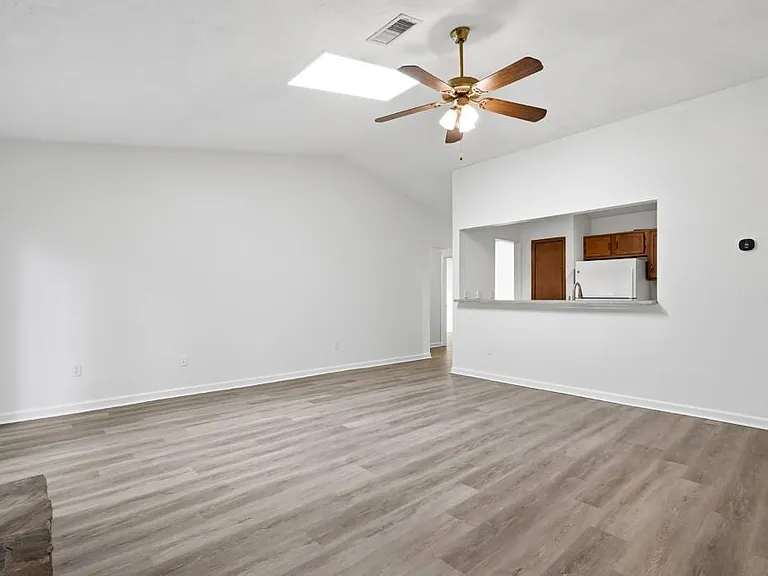 4061 Keheley Glen Dr NE — Photo 3