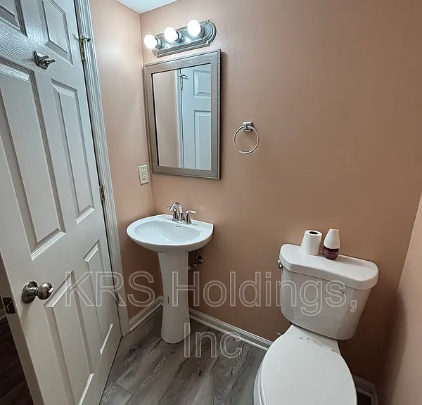 1235 Thomas Jefferson Pl — Photo 14