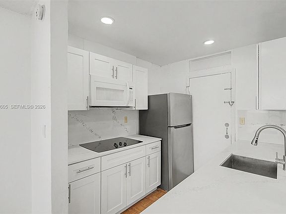 3rd image of 12590 NE 16th Ave APT 402