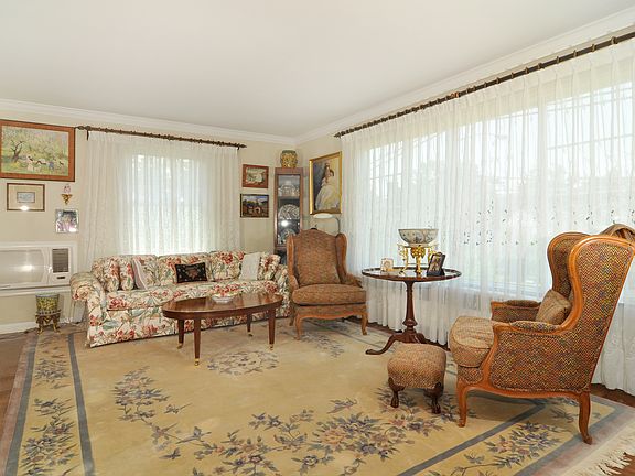 3rd image of 11 Spencer Ct