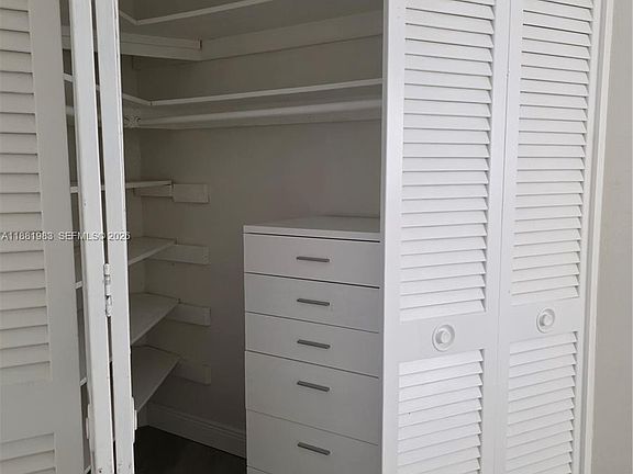 5th image of 18720 NE 18th Ave APT 116