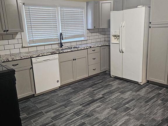 3rd image of 2 S Peachtree St #401