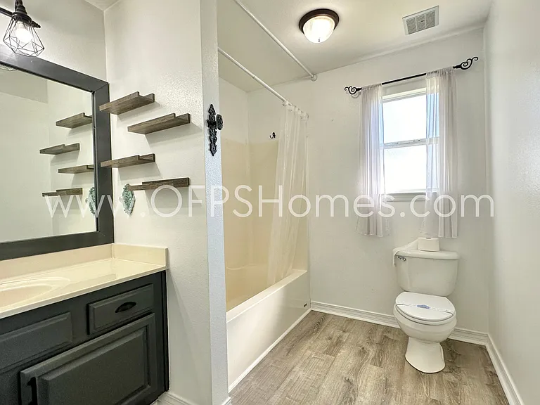 2426 Houston Cir — Photo 18