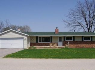 1065 Lakeview Rd S, Dahinda, IL 61428